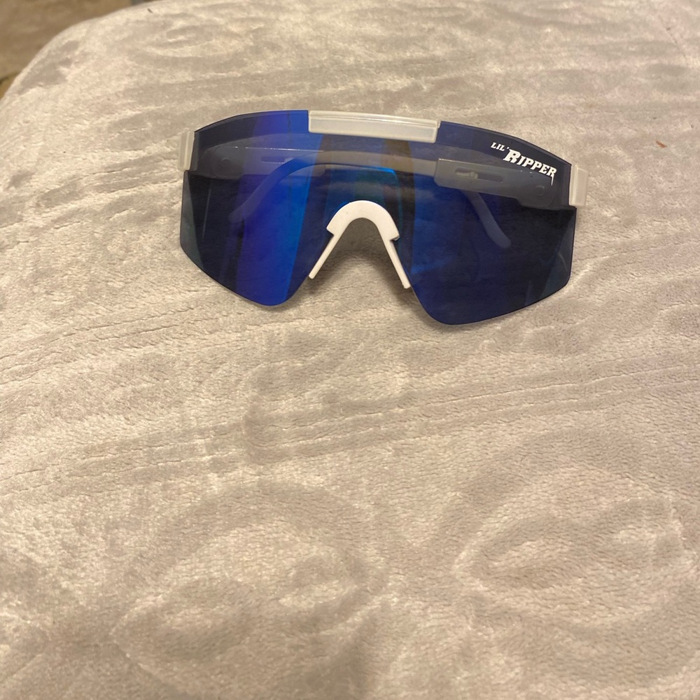 I am selling sunglasses that are cool which is the color of blue and white